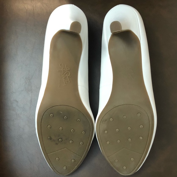 LifeStride Parigi White Pumps Size 12 - Picture 7 of 8